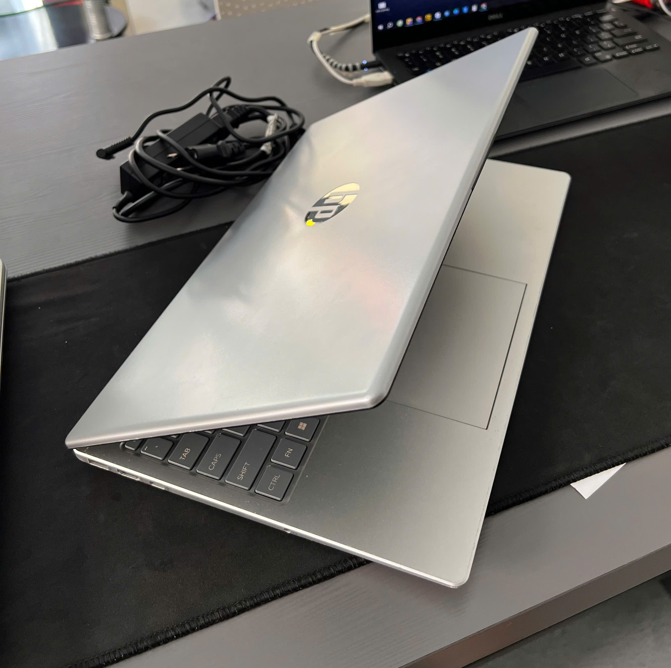 HP Intel Core i5-1334U 16GB/512GB SSD 3 HP Intel Core i5-1334U 16GB/512GB SSD - Ảnh 3